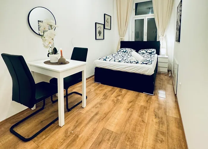Charming 5Br Shared Apt, Minutes From Atzgersdorf